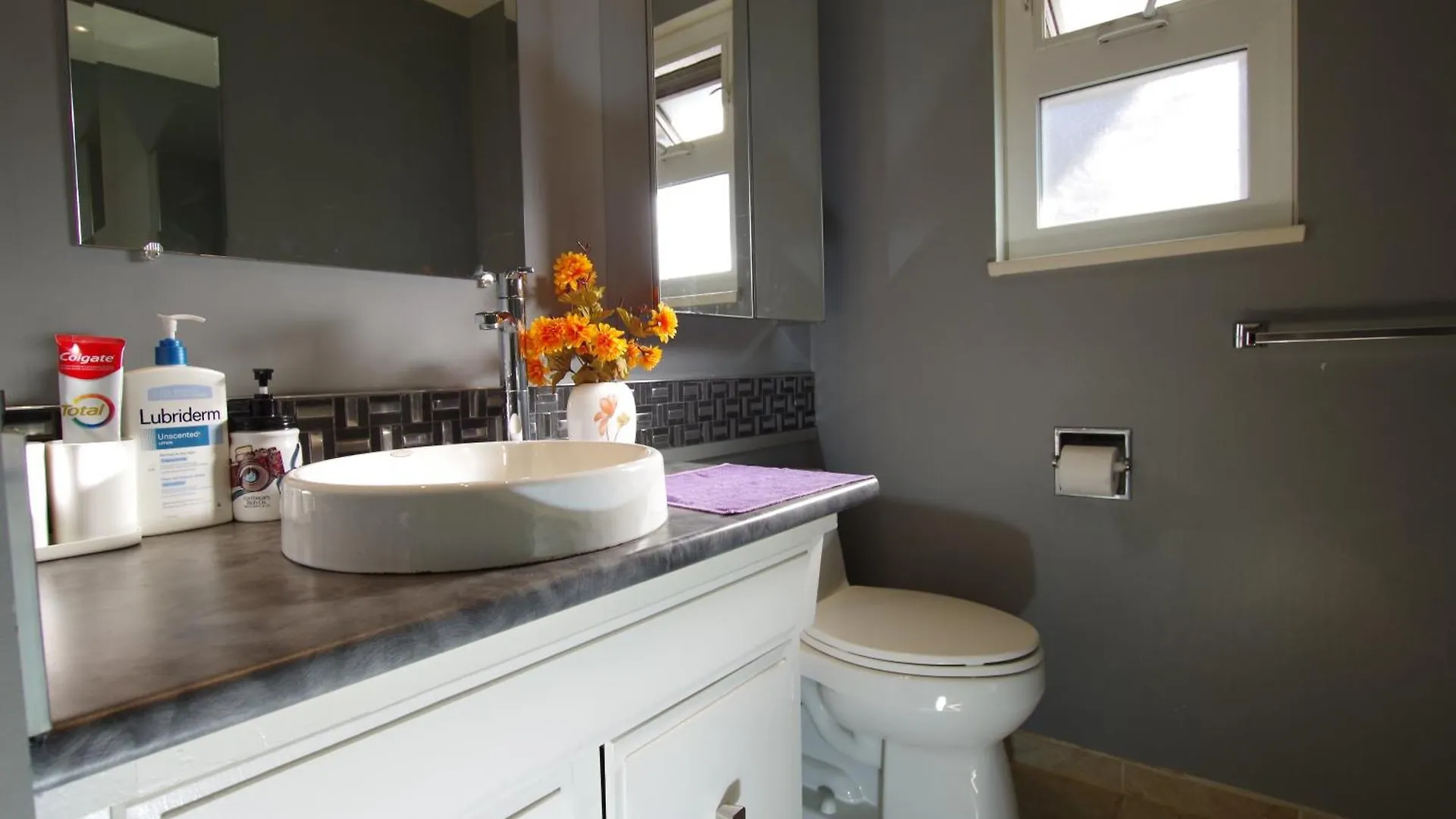Homestay New Master Room & Private Washroom 203 Richmond