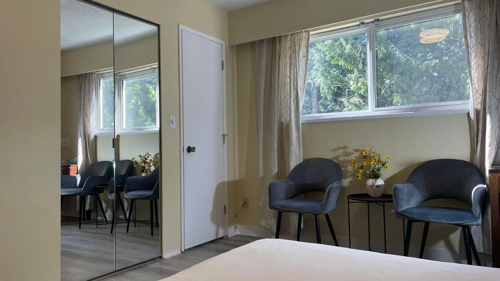 New Master Room & Private Washroom 203 Richmond Canada